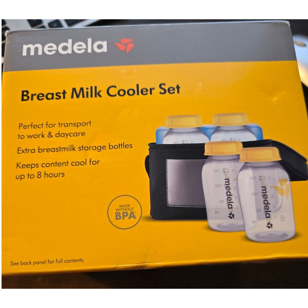 Medela Breast Milk Cooler  Black Insulated Bag 4 5oz Bottles Contoured Ice Pack